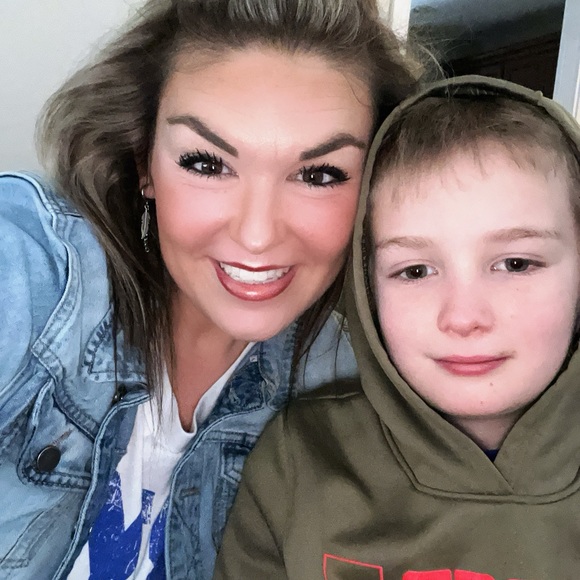 Meet Your Posher, Halley - Picture 3 of 15